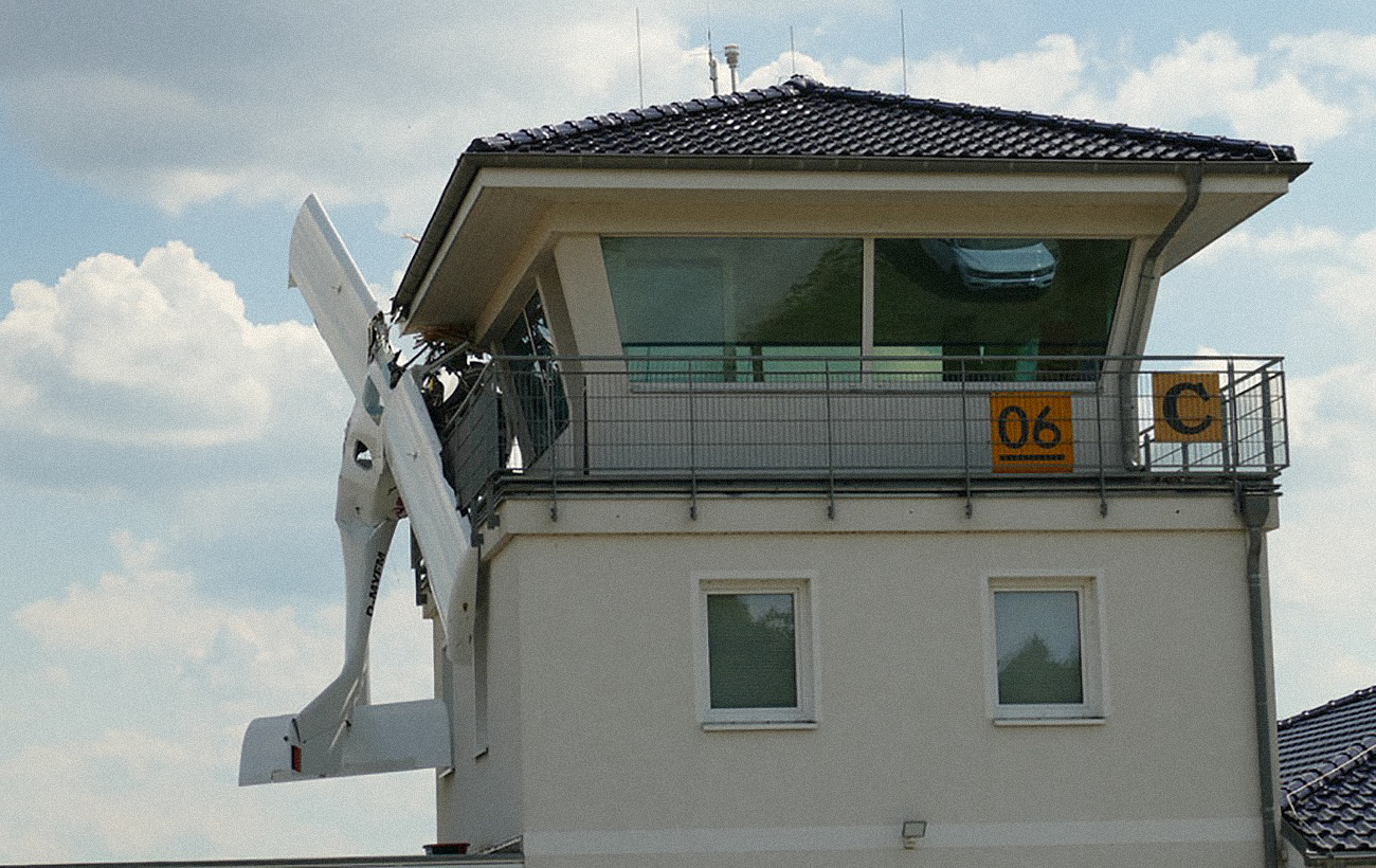 У Німеччині літак врізався у вежу аеропорту